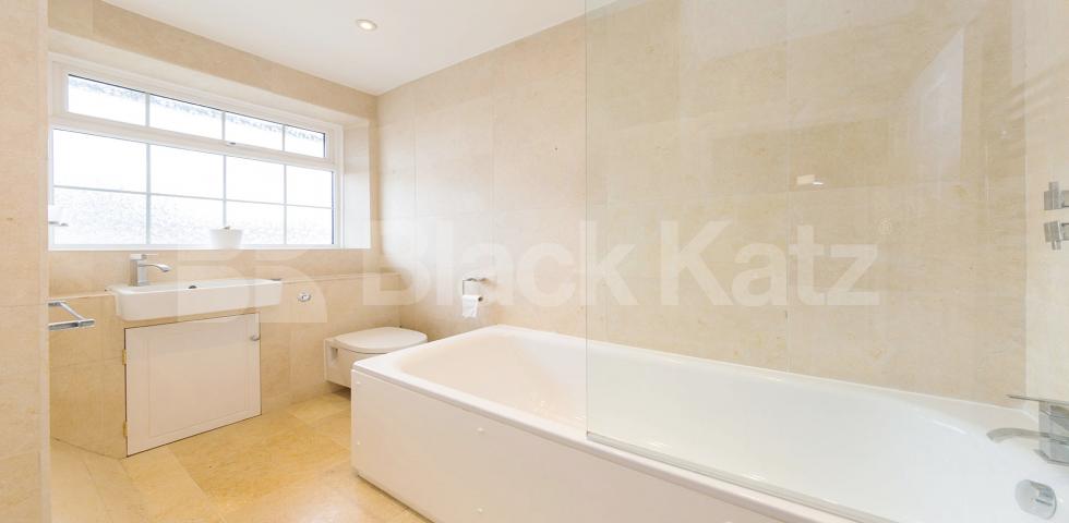 Stunning Sharers House Wormholt Road, Shepherds Bush